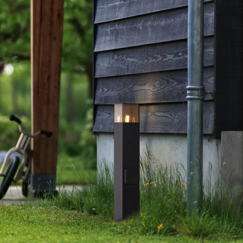 Модерна външна стълбова лампа черна с димно стъкло 50 см със сензор за здрач IP44 - Дания