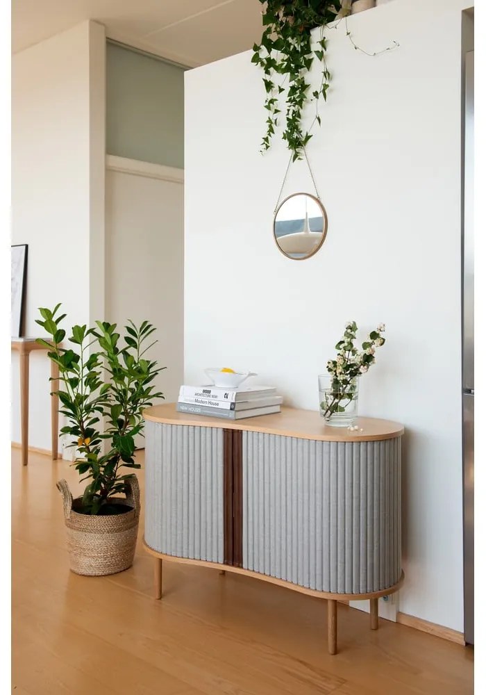 Нисък скрин с дъбов декор в сиво-натурален цвят с плъзгащи се врати 100x67 cm Audacious - UMAGE