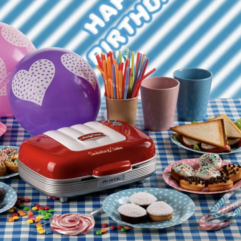 Уред за донъти, мъфини и сандвичи 3в1 Ariete PARTY TIME 1972/00, 700W, 3 сменяеми плочи, Индикатори, Червен