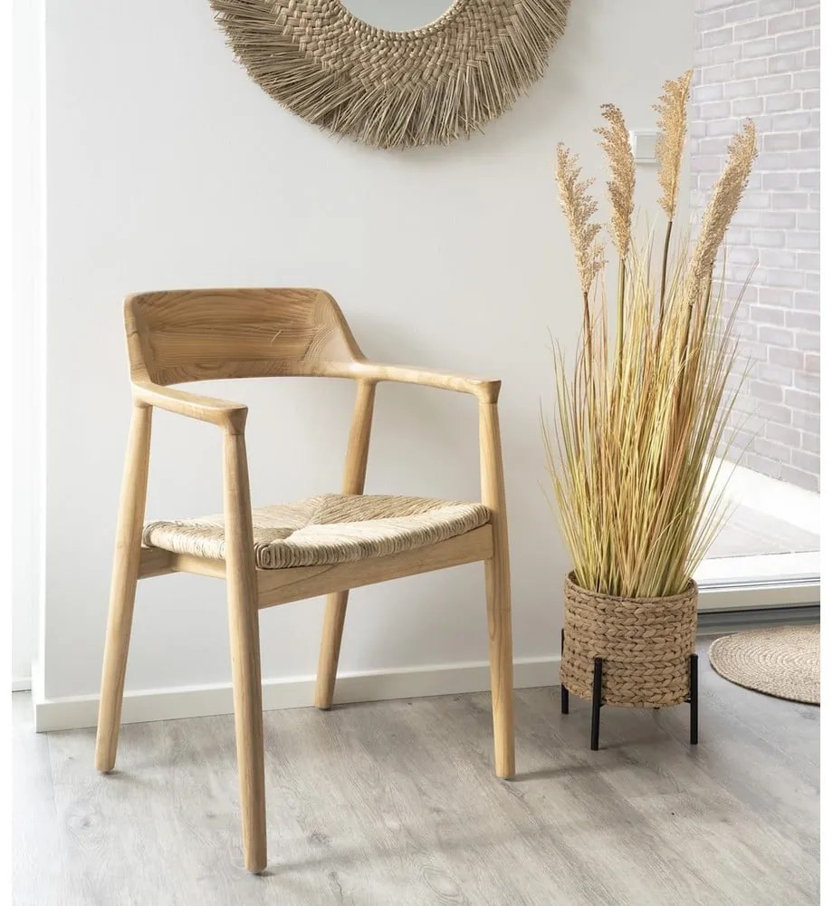 Трапезен стол с подлакътници от масивна дървесина в естествен цвят Getafe – House Nordic