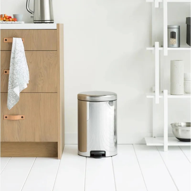 Кош за боклук с педал Brabantia NewIcon 649040, 20 л, Плавно затваряне, Противоплъзгаща основа, Инокс