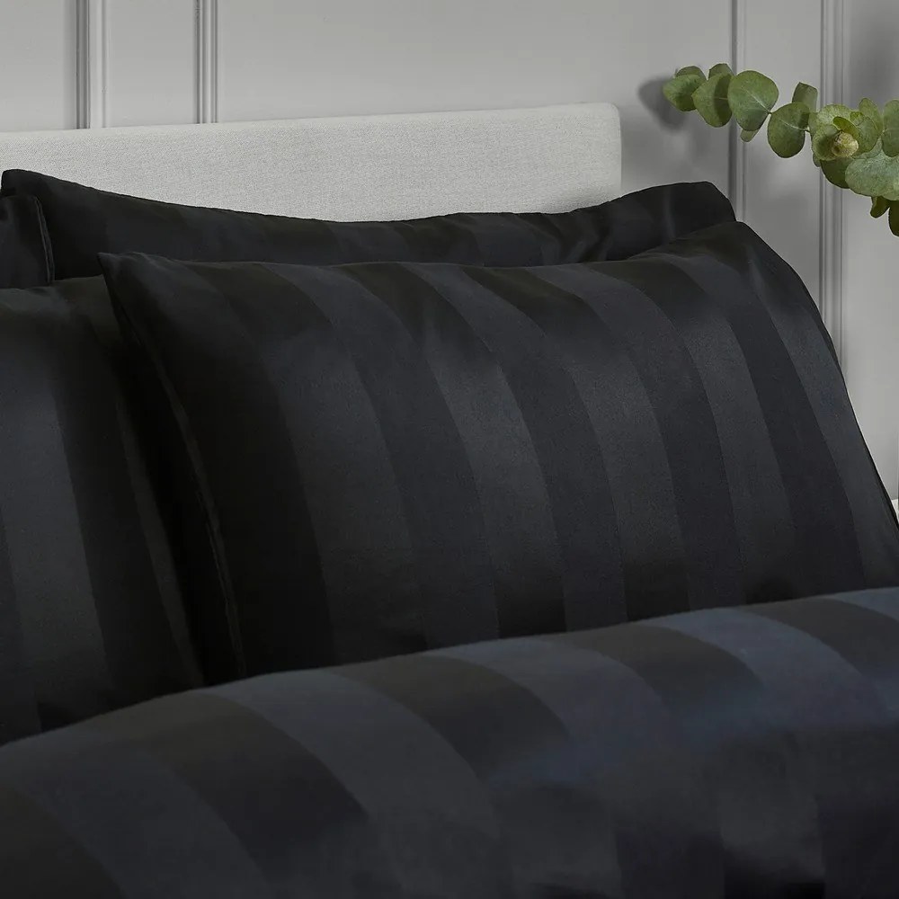 Черно единично сатенено спално бельо 135x200 cm So Soft Satin Stripe – Catherine Lansfield