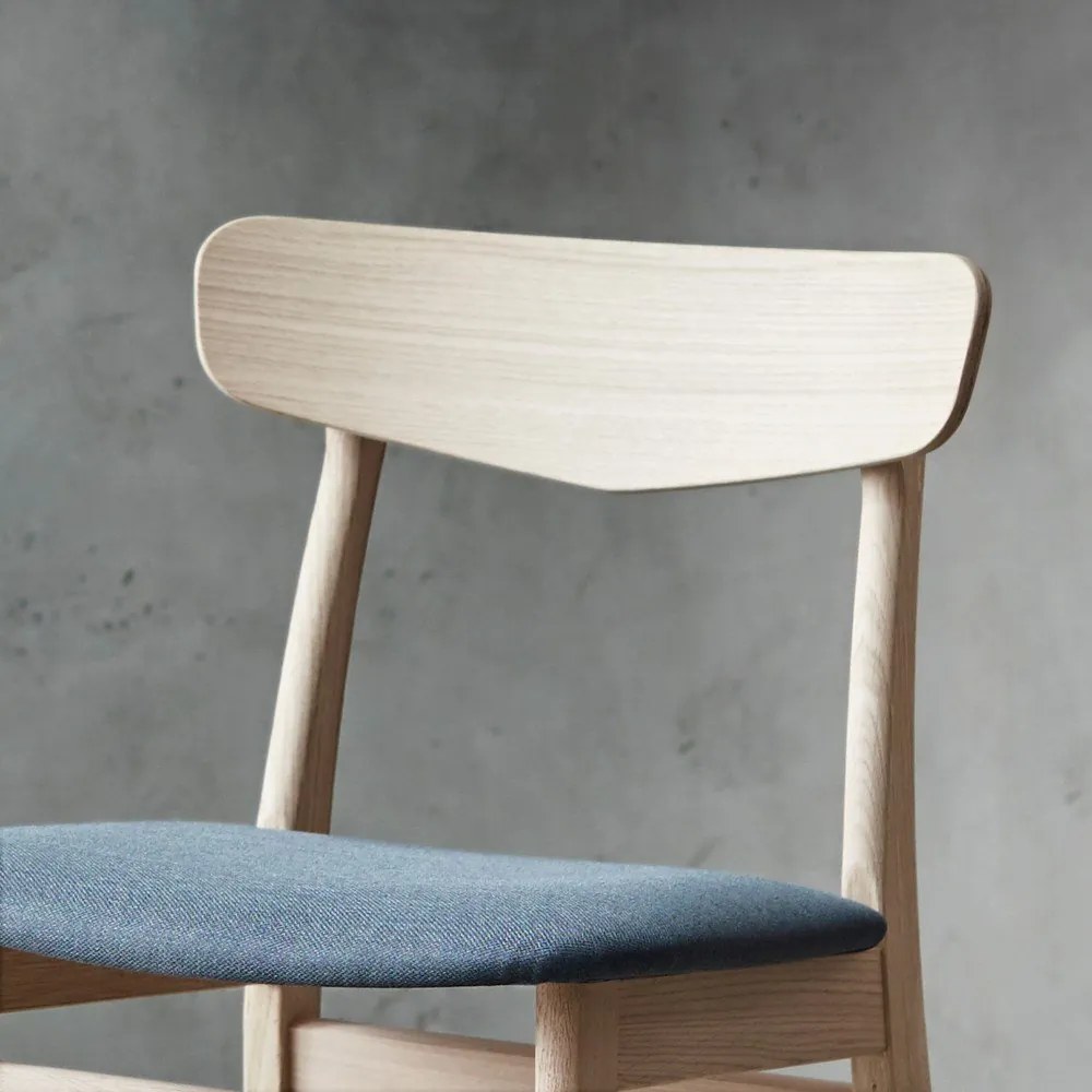 Трапезни столове от дъб Findahl на Hammel Mosbol - Hammel Furniture