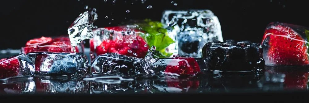 Картина на платно – Ледени кубчета с плодове