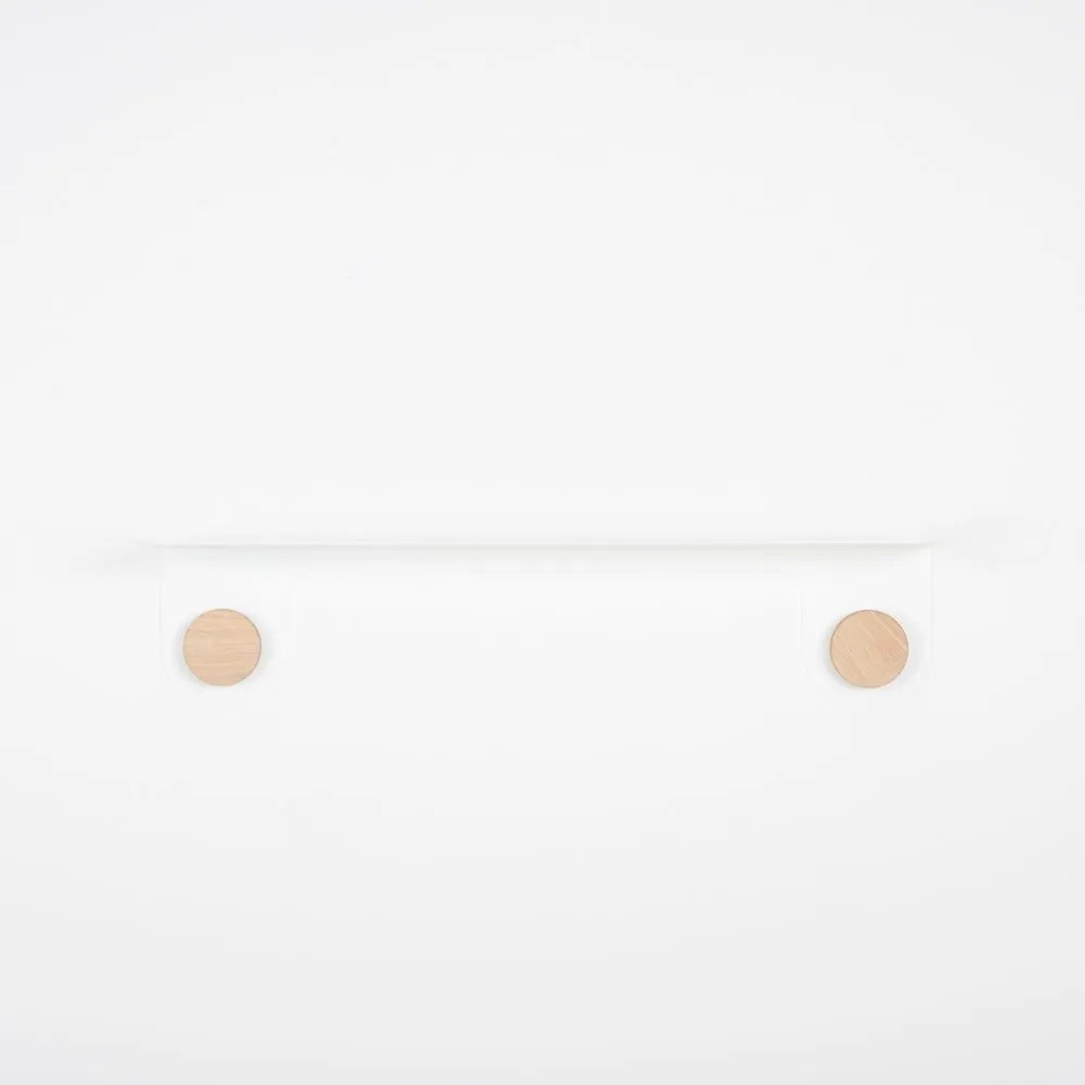 Стенен рафт от бяла стомана с детайли от дъбово дърво с 2 куки , дължина 60 см Hook - Gazzda