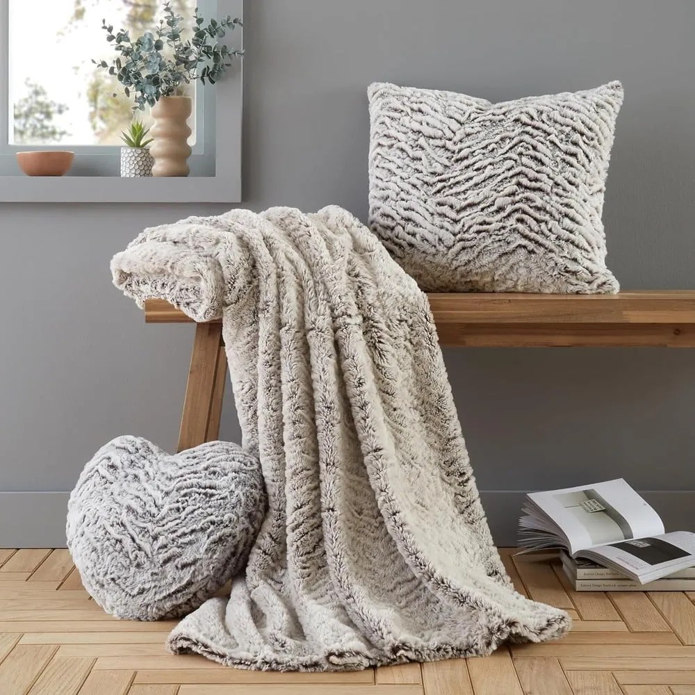 Декоративна възглавница от изкуствена кожа 43x43 cm Wolf Faux Fur – Catherine Lansfield