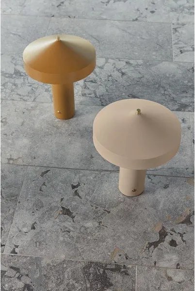 Метална настолна лампа в цвят жълта охра (височина 41 cm) Hatto – OYOY Living Design