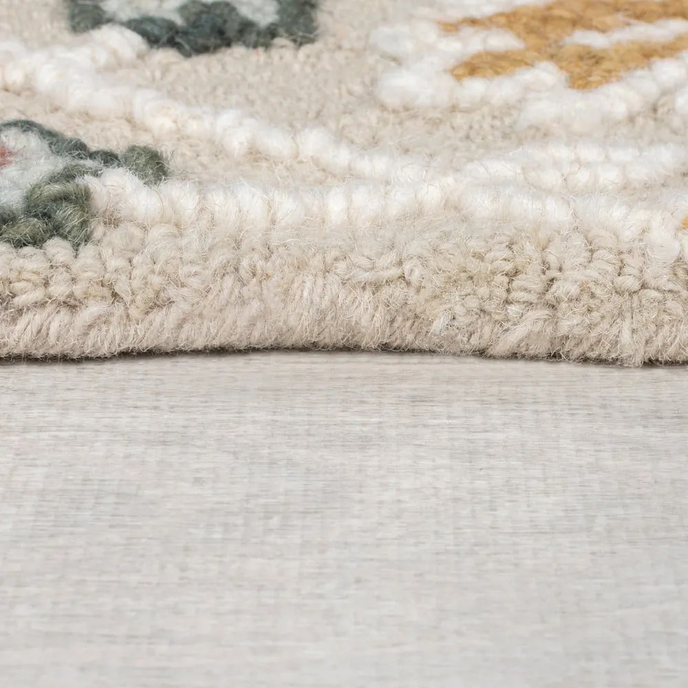 Светлорозов ръчно изработен вълнен килим 120x170 cm Daphne Shaped Floral – Flair Rugs
