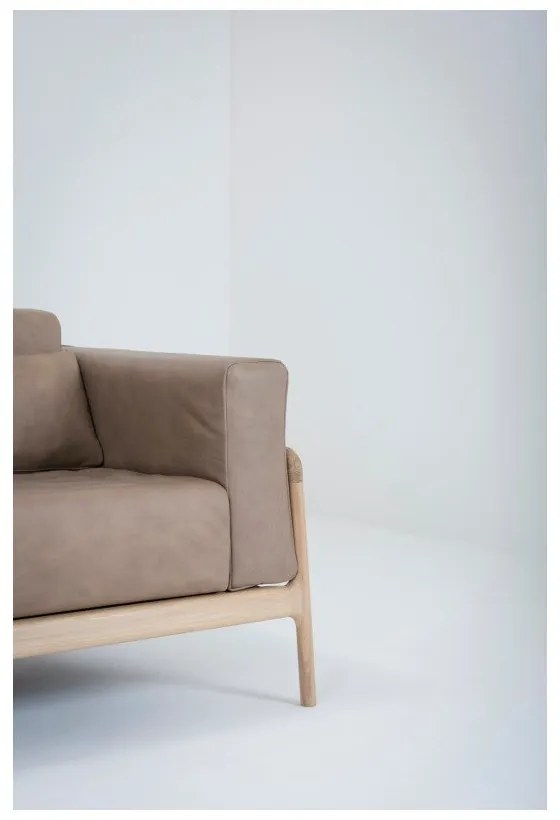 Светлокафяв диван от биволска кожа с масивна дъбова конструкция , 210 см Fawn - Gazzda