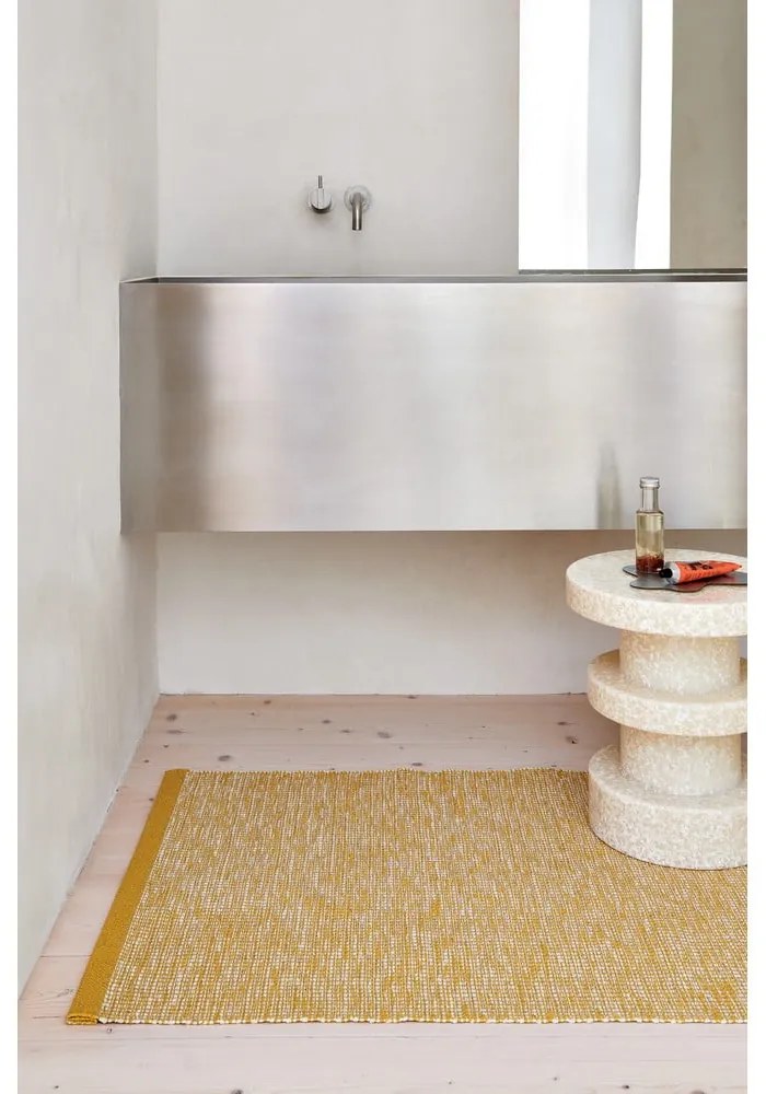 Килим за открито и закрито в цвят горчица 70x90 cm Sam Mustard – Pappelina