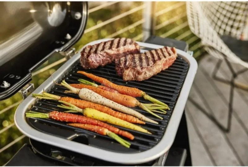 Електрическо барбекю Weber Lumin Compact WB91010979DL, 2200W, 315C MAX, Емайлирани с порцелан чугунени скари, Черен