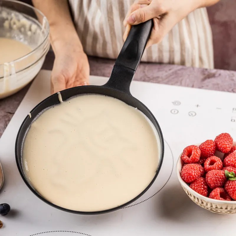 Тиган за палачинки Klausberg KB 7973, 18 см, Релефно дъно с котенце, Незалепващо покритие, Без PFOA, Индукция, Черен