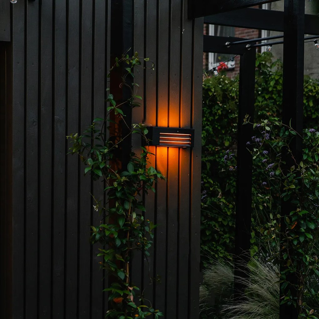 Модерна външна стенна лампа черна IP44 - Hurricane 1