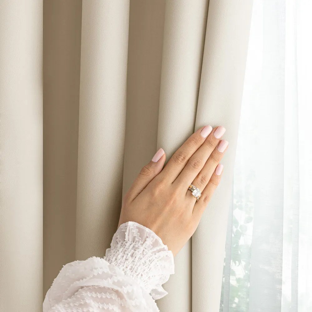 Кремаво затъмняващо перде 140x250 cm Carli – Restilo