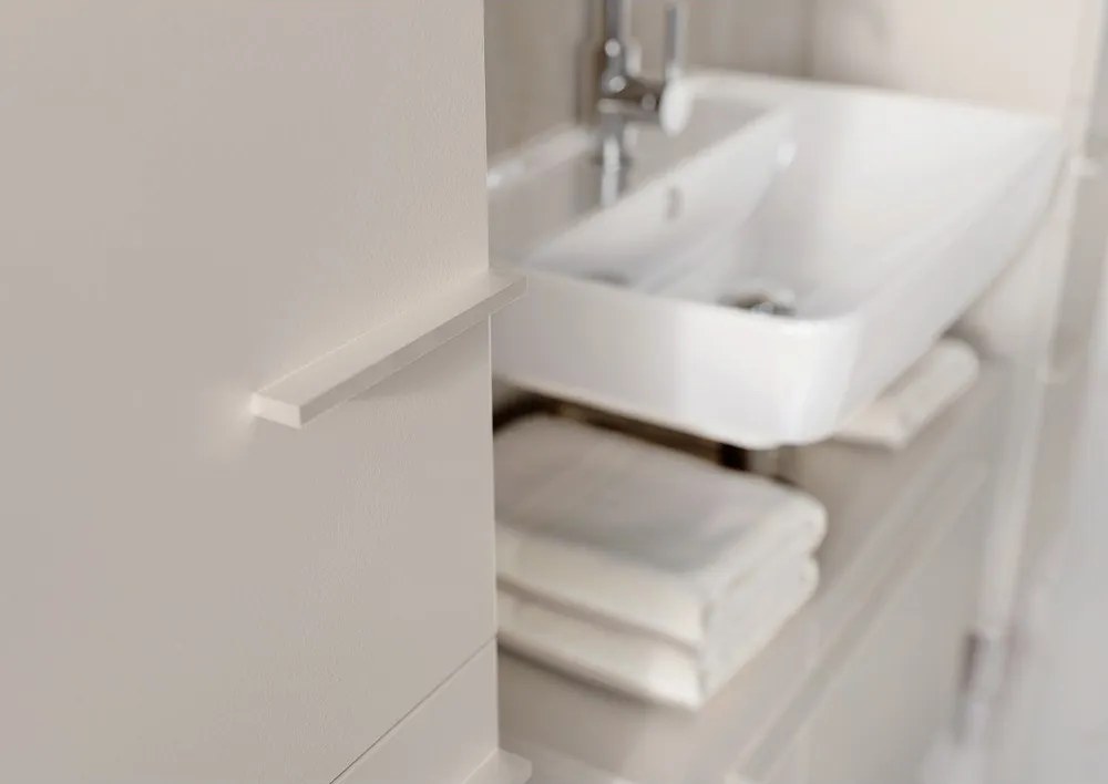 Кремав матов висок/тесен шкаф за баня 34x123 cm Laurino – Germania