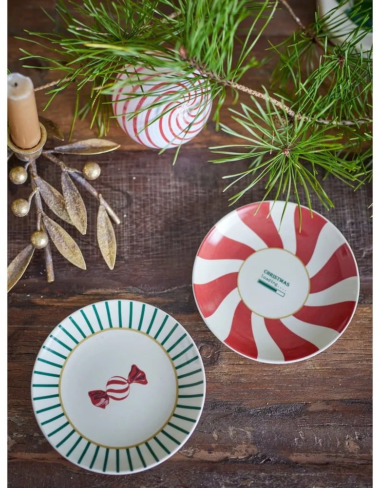 Червени и кремави десертни глинени чинии в комплект от 2 бр. с коледни мотиви ø 12,5 cm Yule – Bloomingville