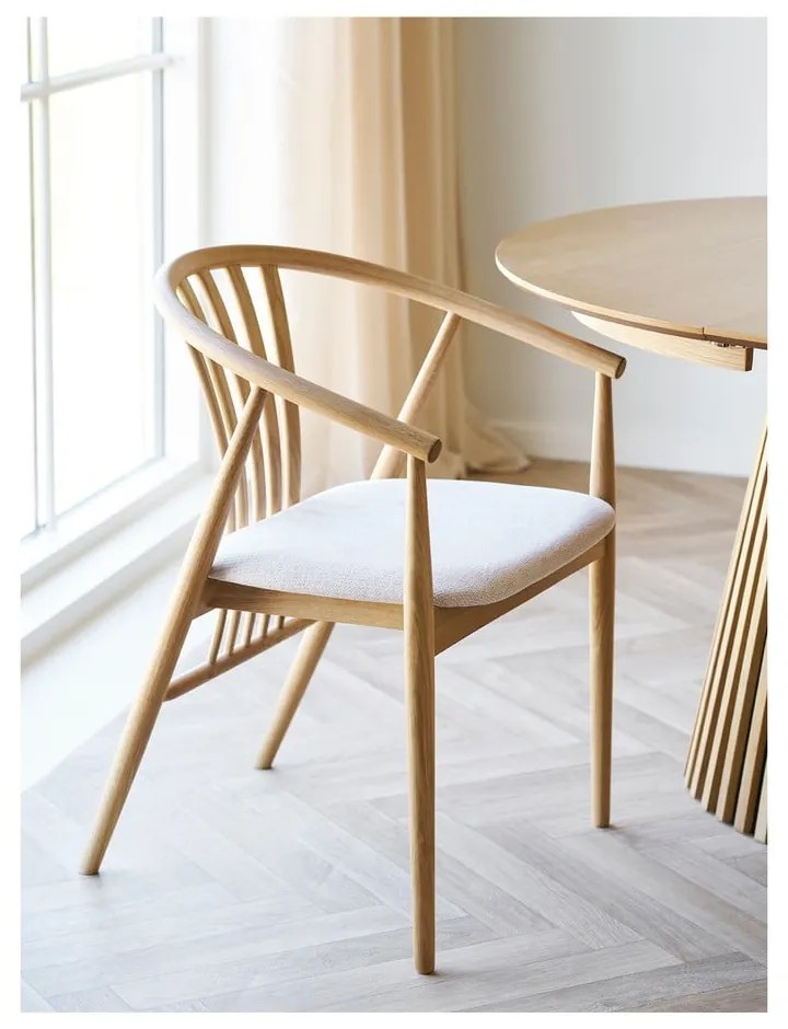 Трапезен стол с подлакътници от масивен дъб в естествен цвят Agustin – House Nordic