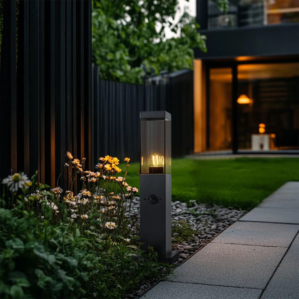 Външна лампа тъмно сива с димно стъкло 45 см IP44 с контакт и сензор за движение - Malios