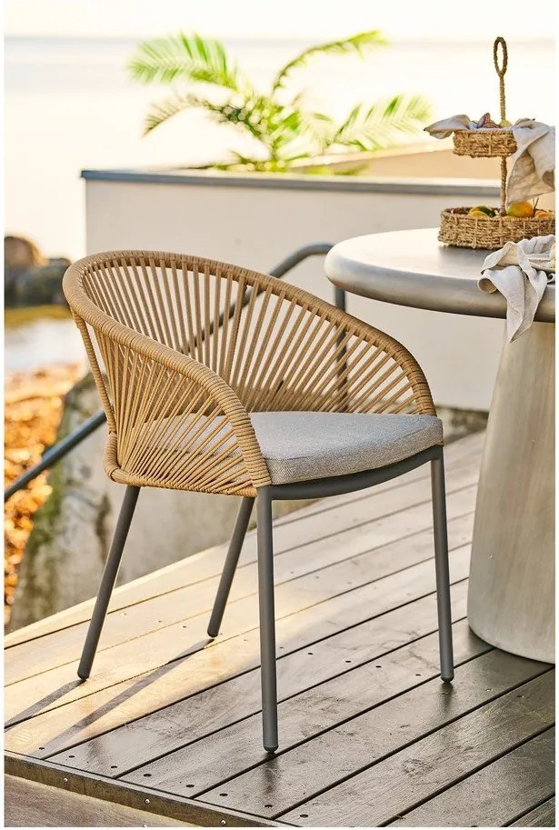 Бежов градински стол метален/подплатен Novella – House Nordic