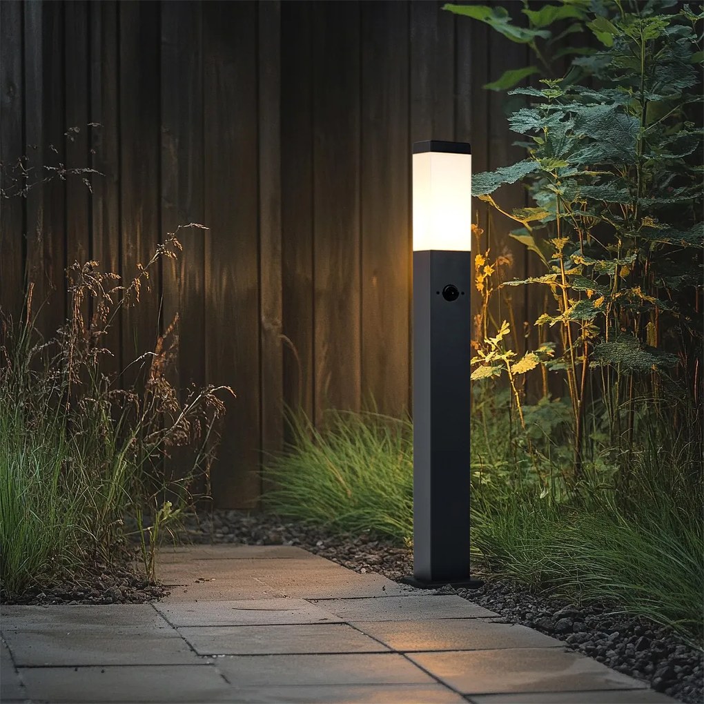 Външна лампа тъмно сива с опалово стъкло 80 см IP44 с контакт и сензор за движение - Malios