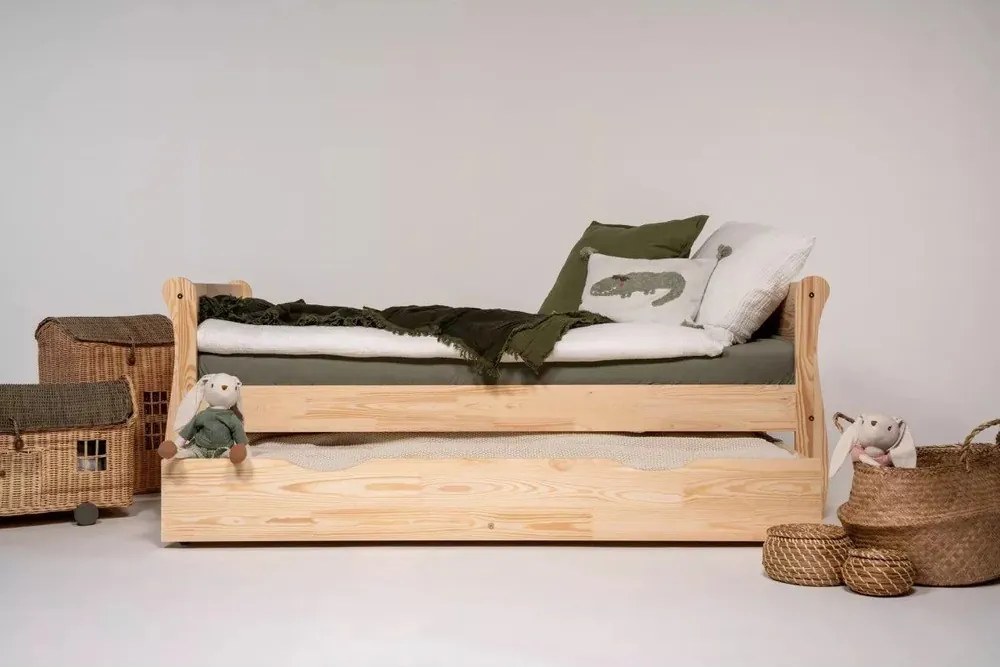Детско разтегателно легло от масивен бор с място за съхранение с включена подматрачна рамка в естествен цвят 90x180 cm Roma – Adeko