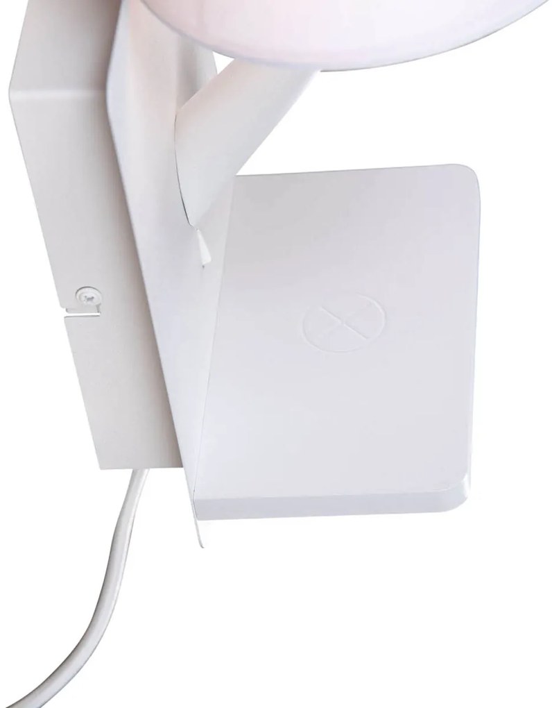 Модерна стенна лампа бяла с USB-C и безжично зарядно - Comfort