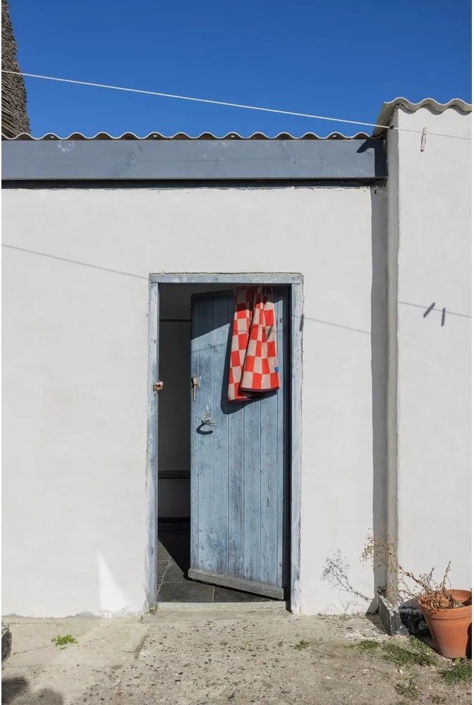 Оранжева/бежова кърпа от органичен памук от тери 50x90 cm Retro – Mette Ditmer Denmark