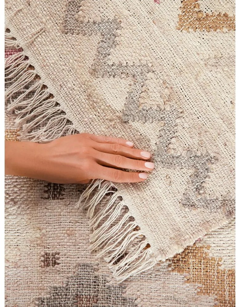 Кремав ръчно изработен ютен килим 120x170 cm Roya Imani – Elle Decoration