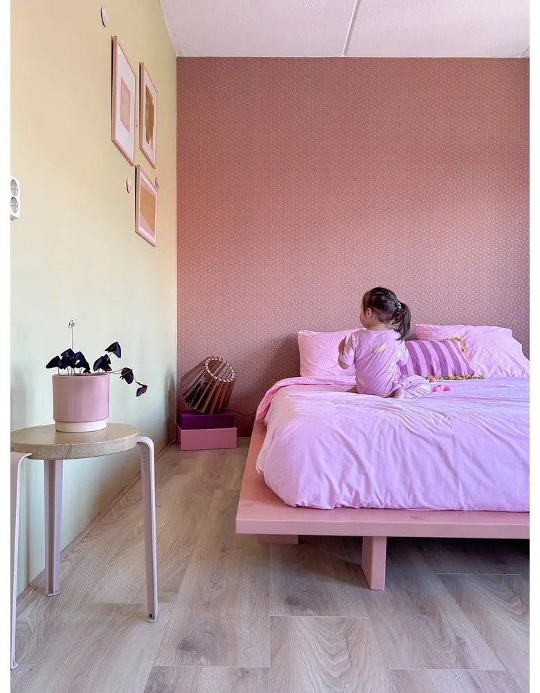 Светлорозово двойно легло от масивен бор с включена подматрачна рамка 140x200 cm Japan – Karup Design