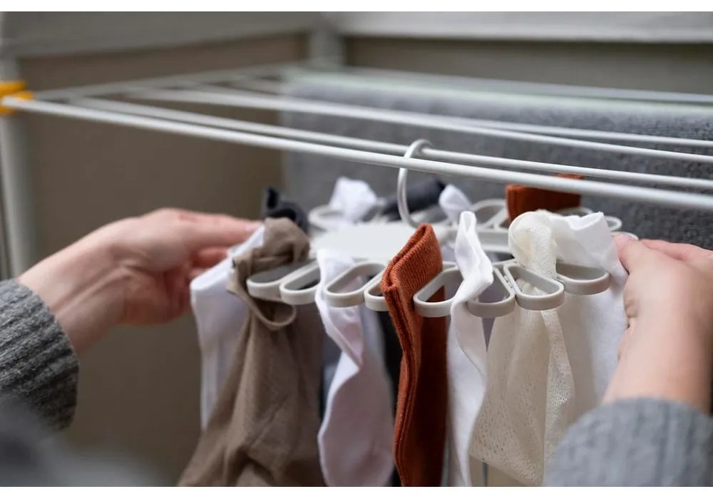 Бежова висяща сушилня за дрехи Petal – Joseph Joseph