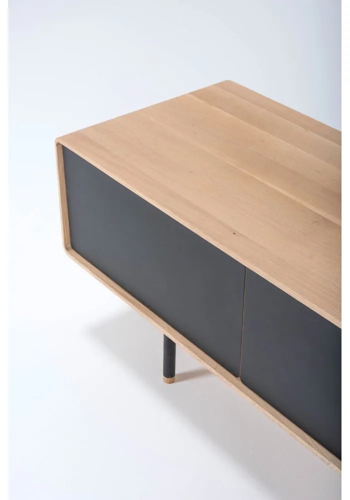 Черна/естествена маса за телевизор от масивен дъб 160x48 cm Fina – Gazzda