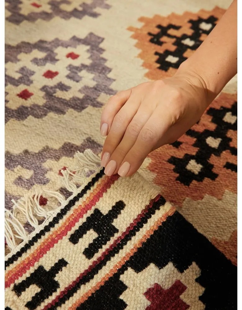 Червен двустранен ръчно изработен вълнен килим 160x230 cm Kamal Kian – Nouristan