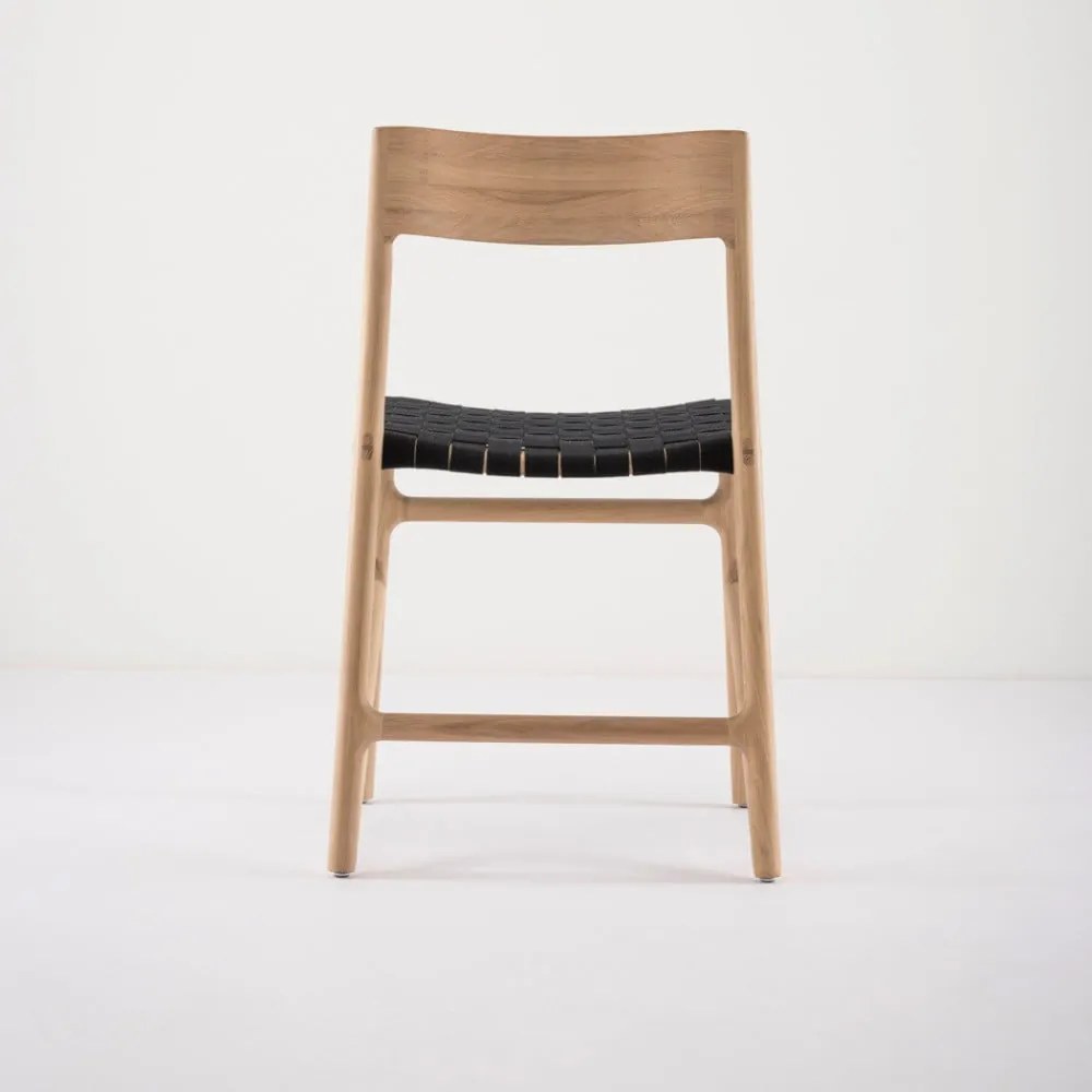 Трапезен стол от масивна дъбова дървесина с черна седалка Fawn - Gazzda