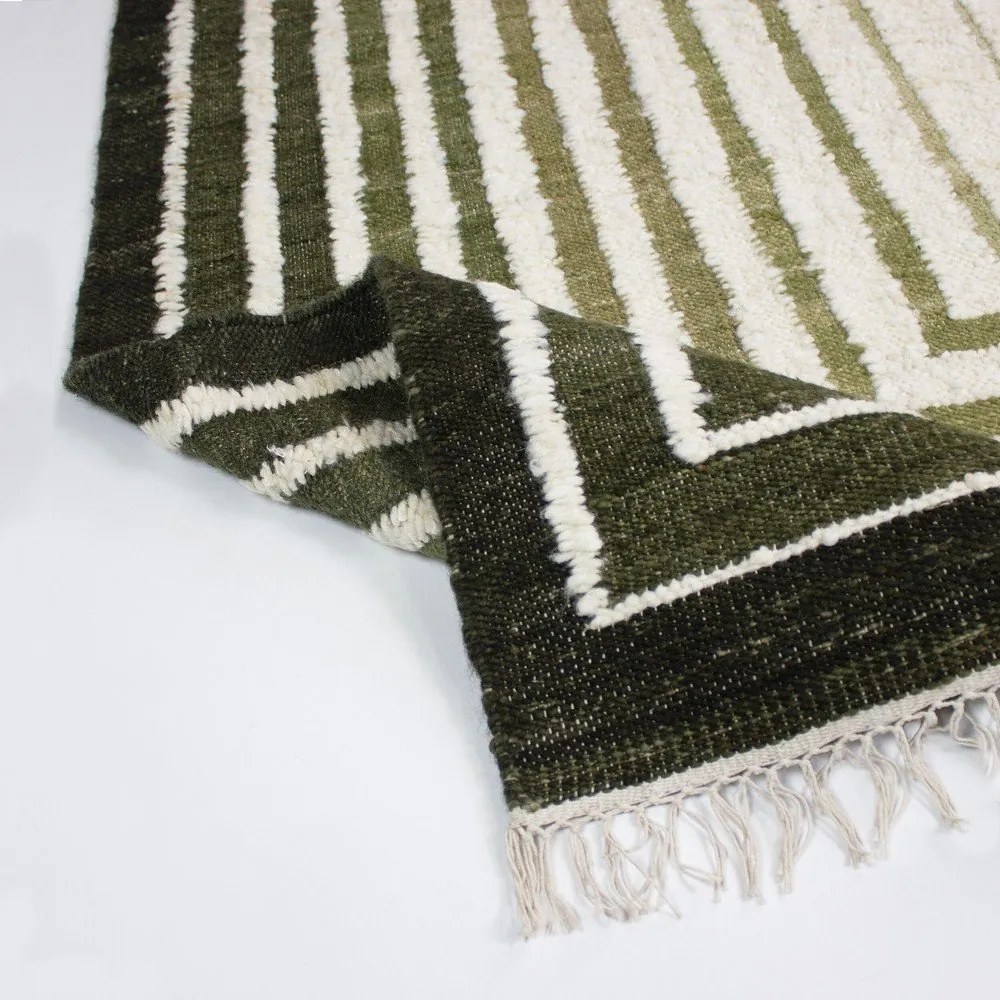 Зелен ръчно изработен килим със смес от вълна 140x200 cm Boucle Frame – Flair Rugs