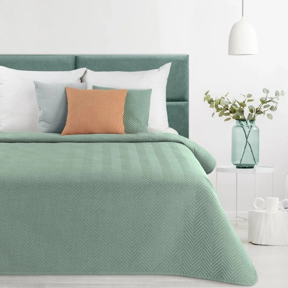 Едноцветна покривка за легло с ватирана геометрична шарка - ментово зелено Ширина: 200 см | Дължина: 220 см