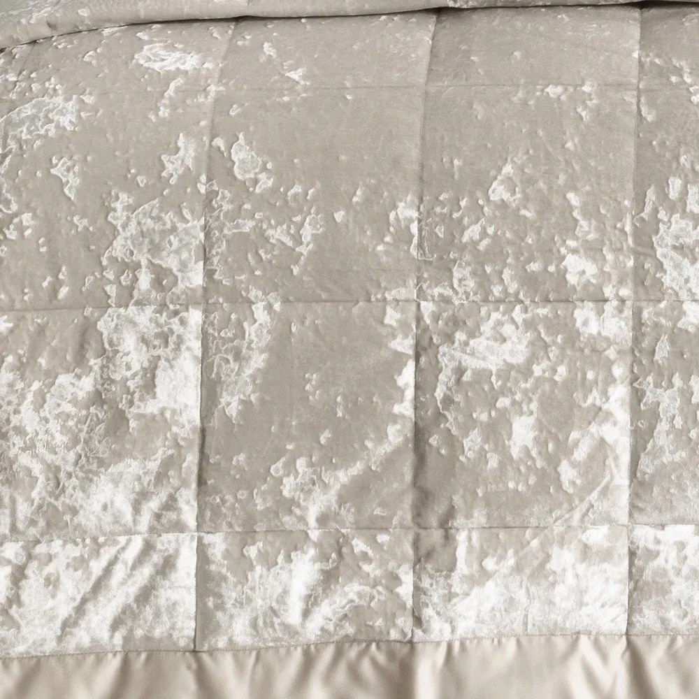 Бежово кадифено ватирано покривало за двойно легло 220x220 cm Crushed - Catherine Lansfield