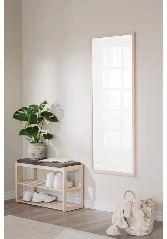 Черна стойка за обувки от масивен дъб за сядане Confetti – Rowico