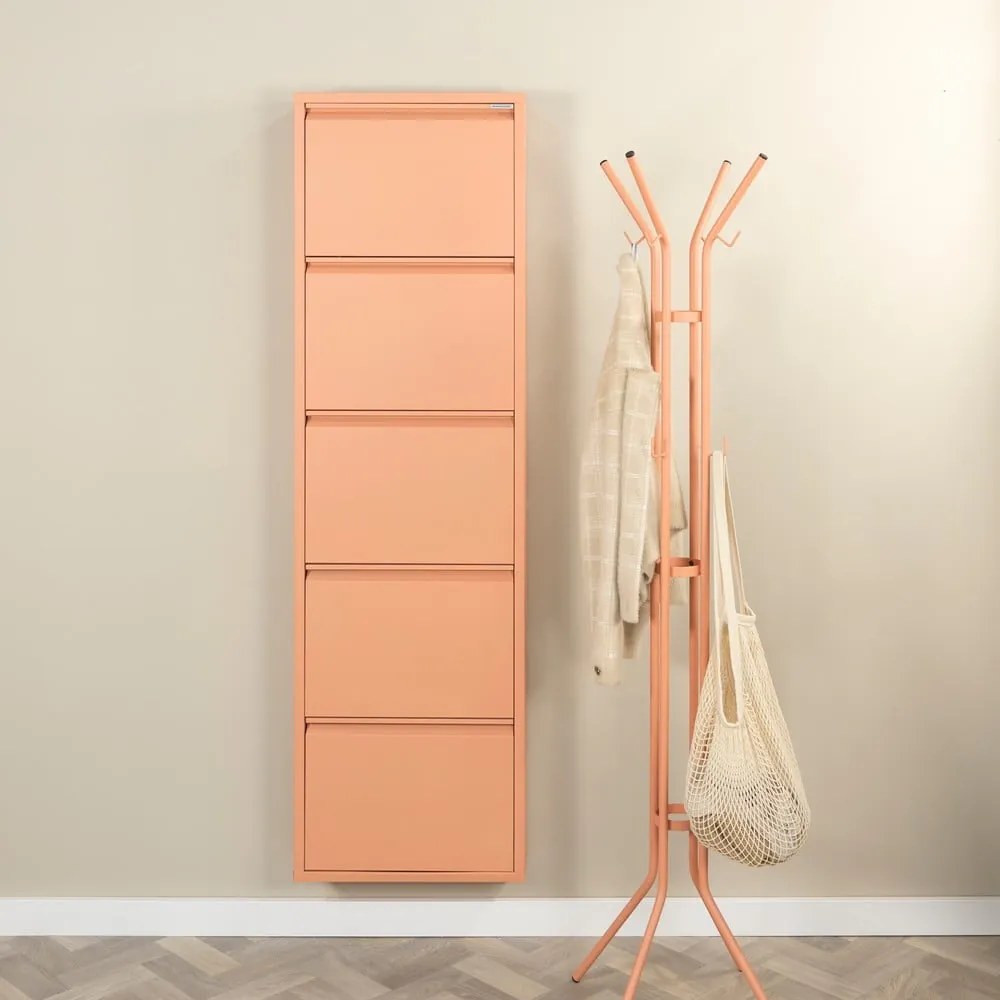 Метална накланяща се стойка за обувки в цвят сьомга 50x169x15 cm Billy – Spinder Design