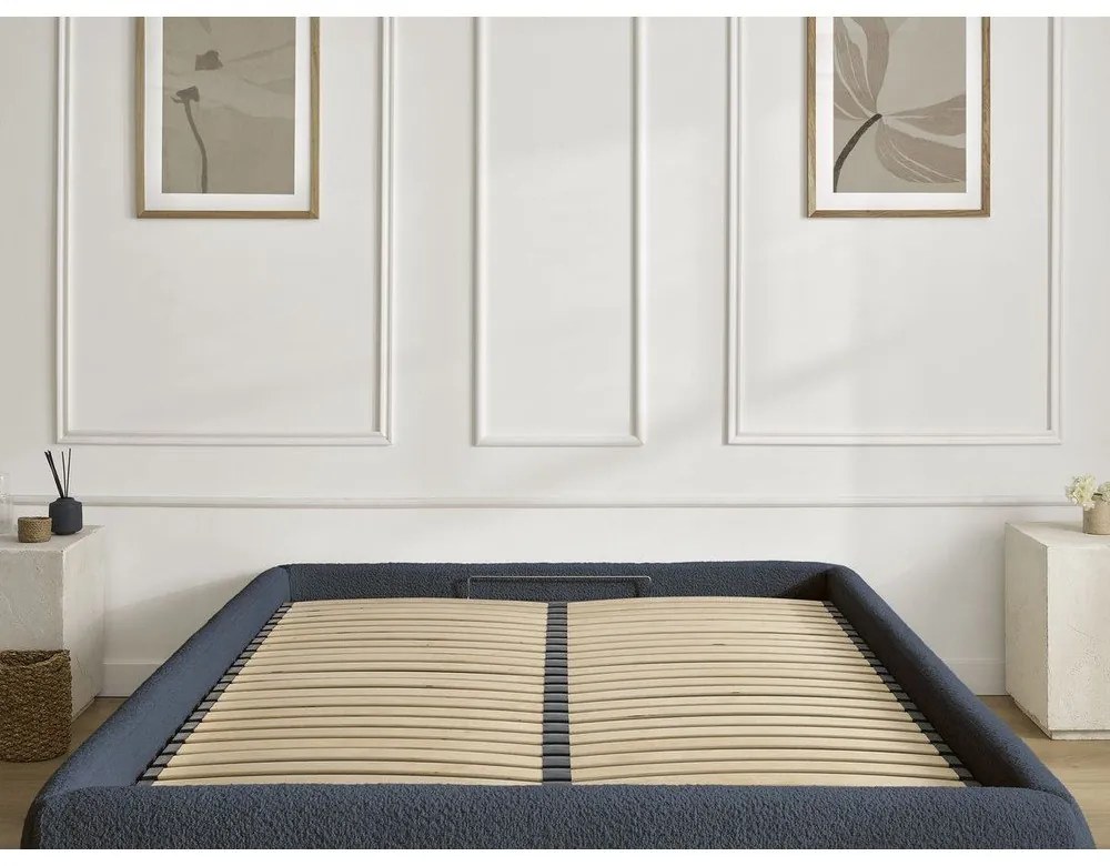 Тъмносиньо двойно легло 160x200 cm тапицирано с място за съхранение/без табла с включена подматрачна рамка Inera – Bobochic Paris