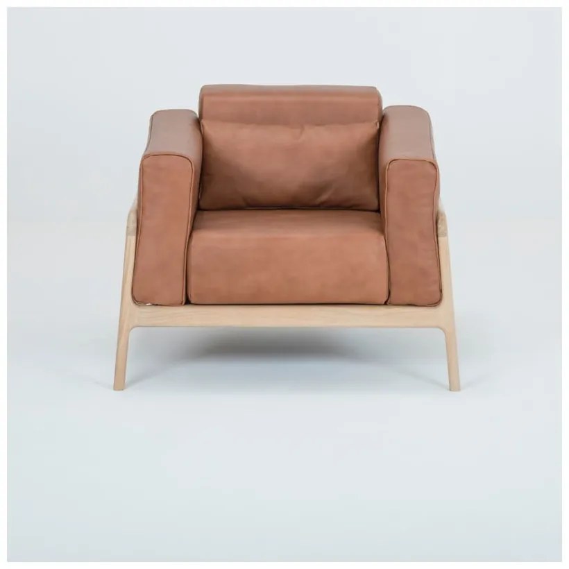 Кресло от коняк кафява биволска кожа с масивна дъбова конструкция Fawn - Gazzda