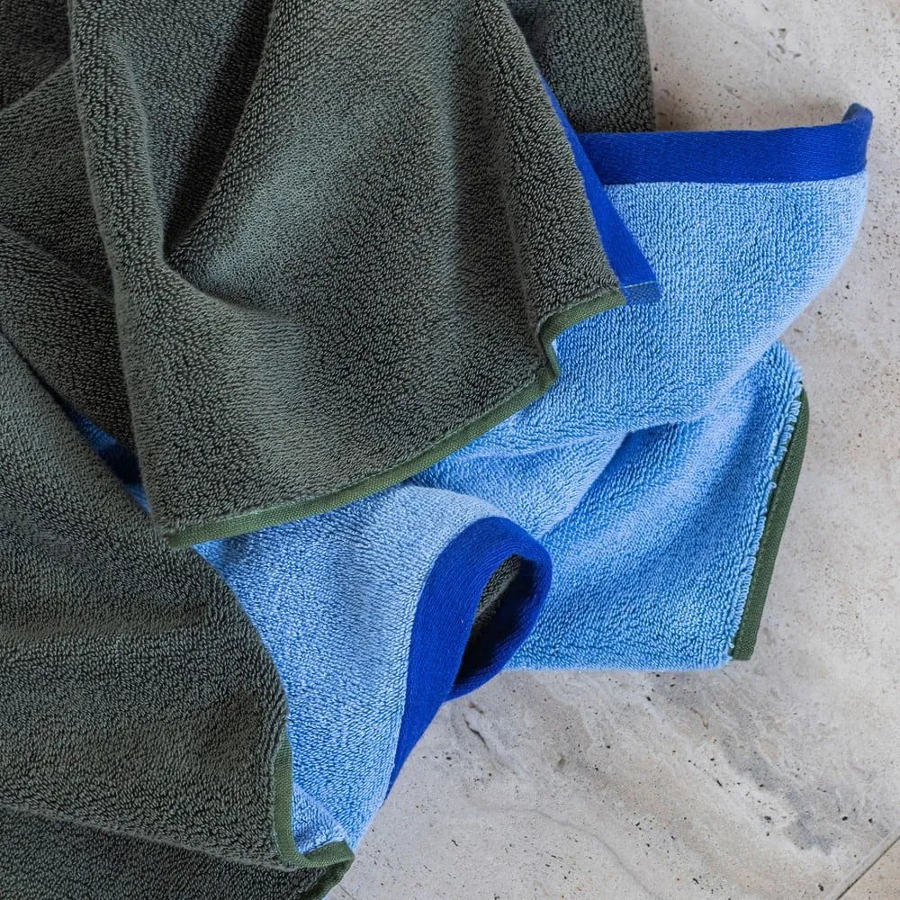 Тъмнозелена/синя хавлиена кърпа от органичен памук от тери 70x133 cm Soft – Mette Ditmer Denmark