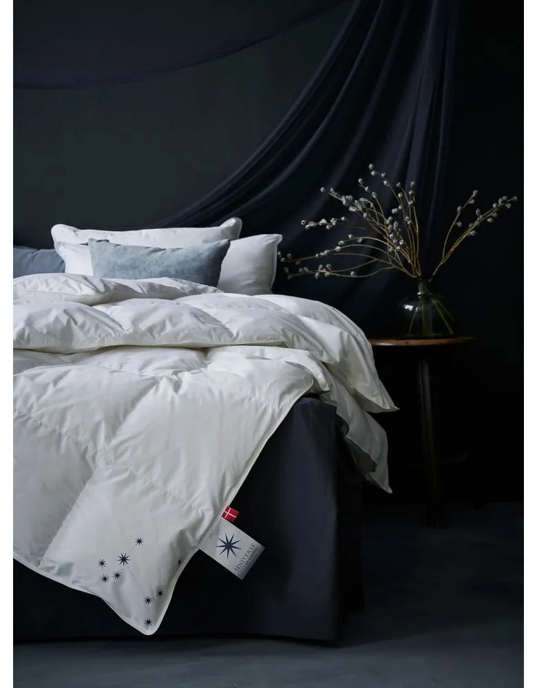 Целогодишна завивка с пълнеж от пух 140x220 cm Capella Medium – Universe of Sleeping