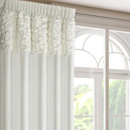 Кремава кадифена завеса с 3D рози - панделка Ширина: 140 см | Дължина: 270 см