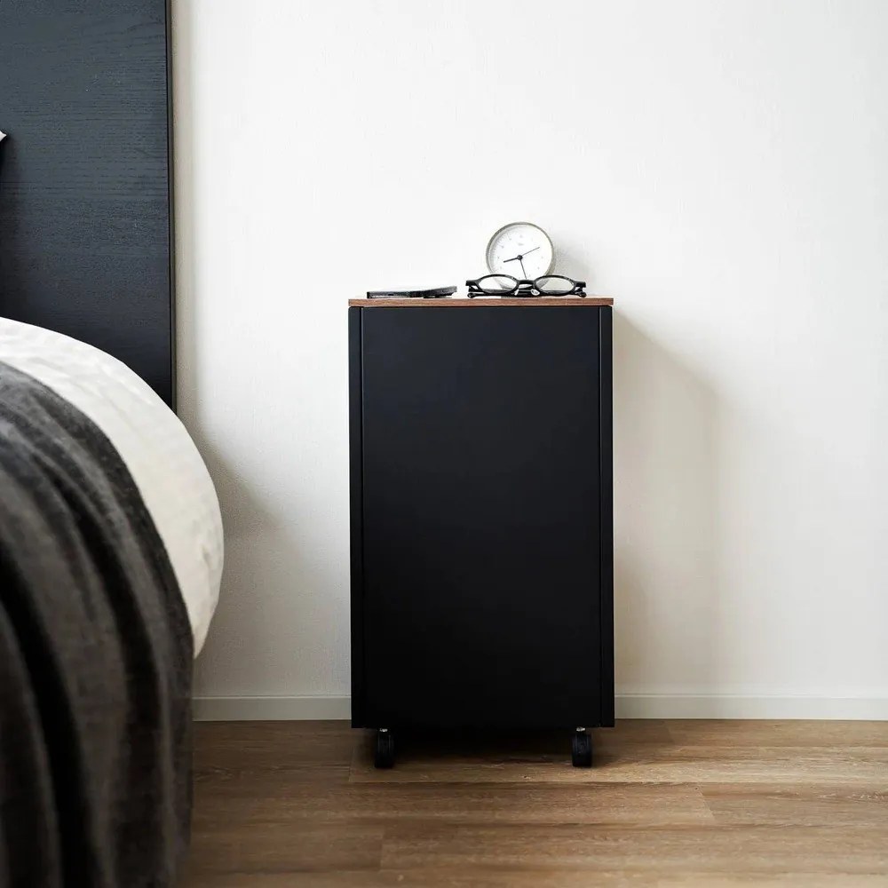 Метална странична масичка 22x31 cm Tower – YAMAZAKI