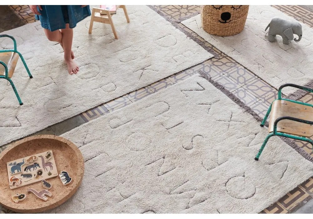 Кремав ръчно изработен памучен детски килим подходящ за пране 90x130 cm ABC – Lorena Canals