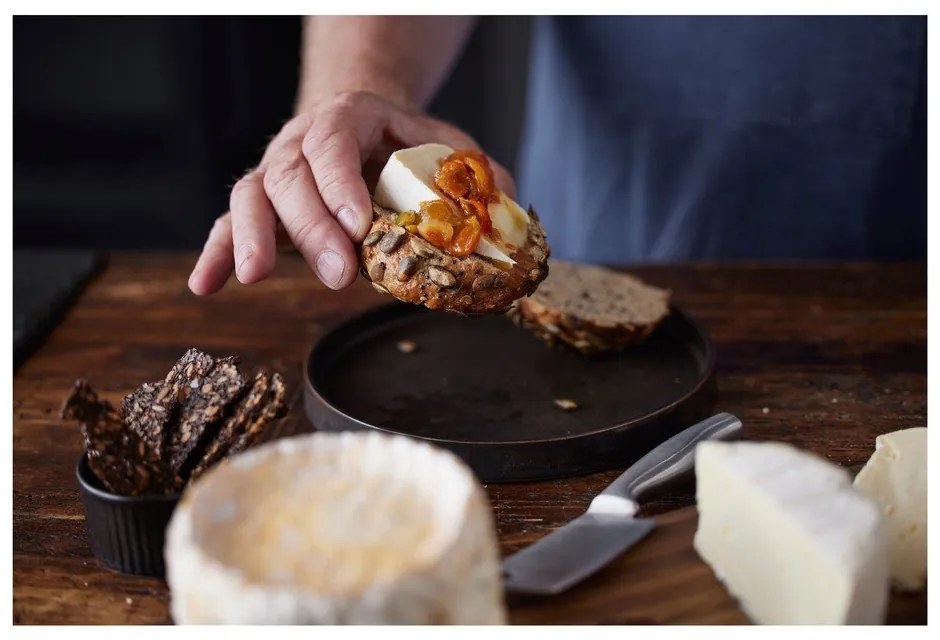 Дървена дъска за рязане с аксесоари за рязане 22x38 cm – Holm