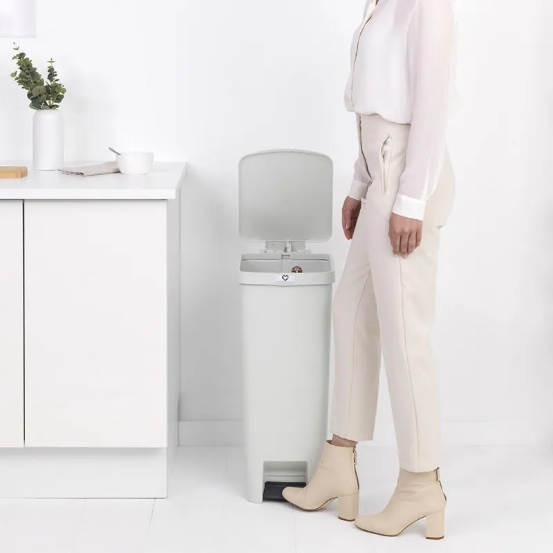 Кош за боклук с педал Brabantia StepUp 1005556, 40 л, Екологични материали, Голям отвор, Светлосив