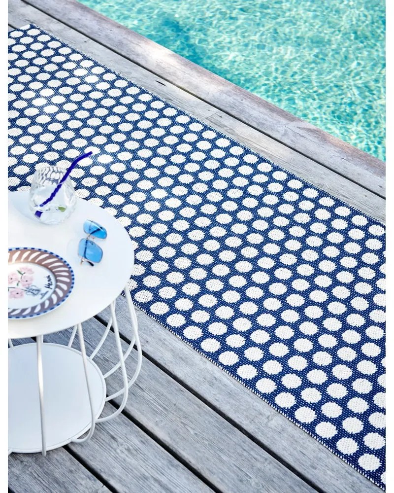 Тъмносин килим за открито и закрито 70x50 cm Noa Dark Blue – Pappelina