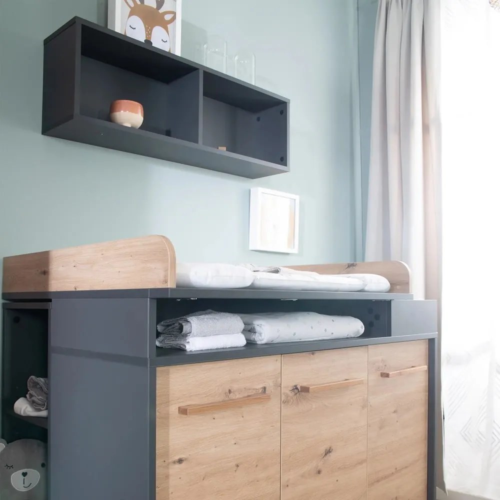 Нисък детски скрин от дъб с масичка за повиване в антрацитно-естествен цвят 118x103 cm Lenn - Roba