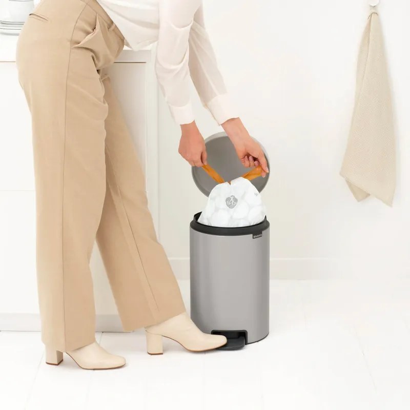 Кош за боклук с педал Brabantia NewIcon 1010440, 12 л, Плавно затваряне, Противоплъзгаща основа, Светлосив